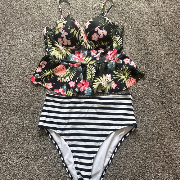 Swimsuit set size M - Picture 3 of 3